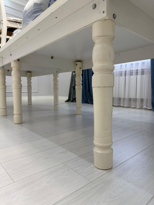 Продам стол и стулья 14 персон