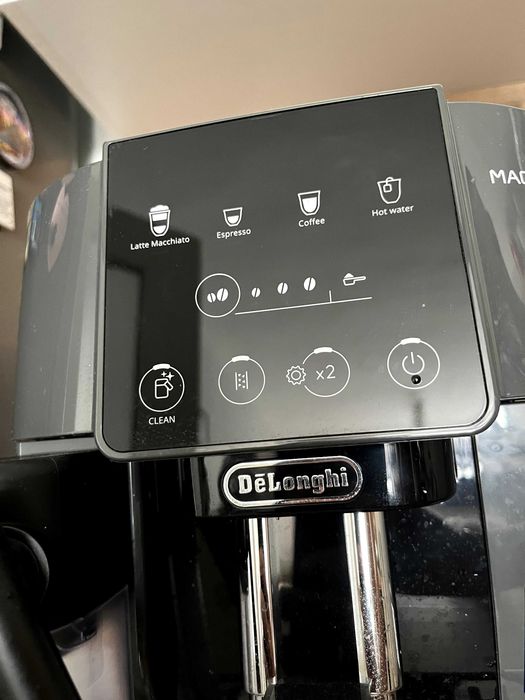 Кафемашина/кафеавтомат De'Longhi Magnifica Start Milk ECAM223.61.GB - като нова, с гаранция до 2027