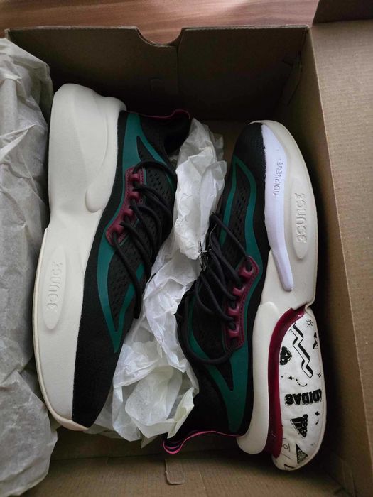 Sneakers Adidas AlphaBoost V1 marimea 44 - Editie Limitata si Discontinued