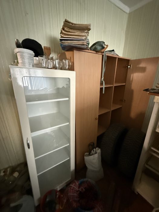 Шкаф и стол рабочий