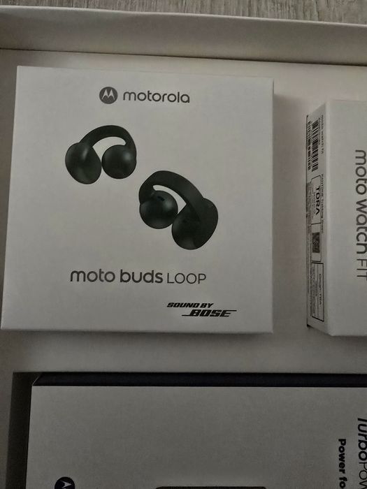 Pachet Casti bluetooth stereo Moto Buds Loop + Smartwatch + încărcător