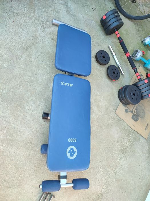 Bancă fitness cu gantere