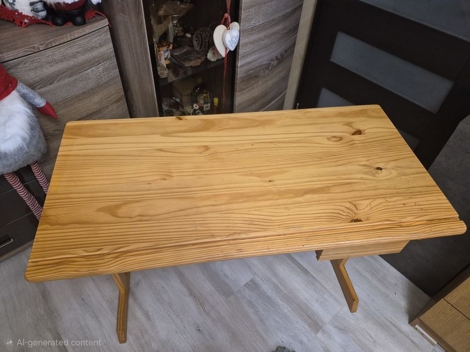 Дървено регулируемо бюро с повдигащ механизъм.