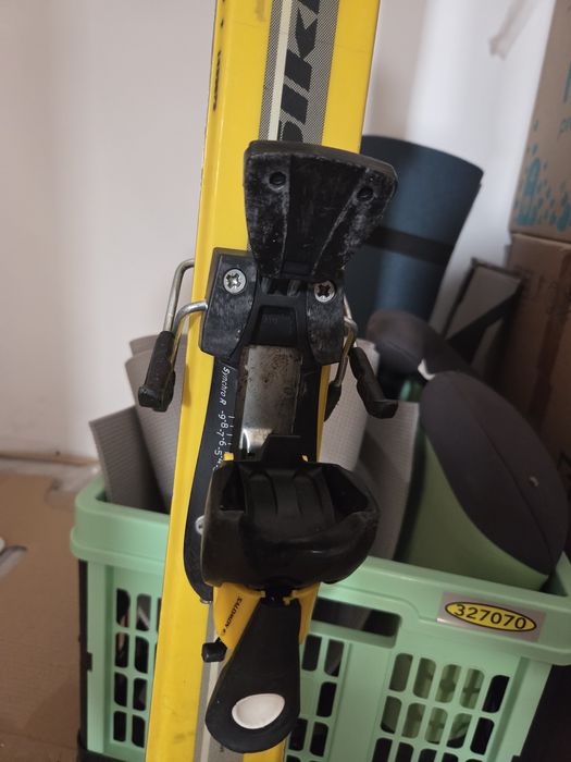 Vand 2 perechi schiuri