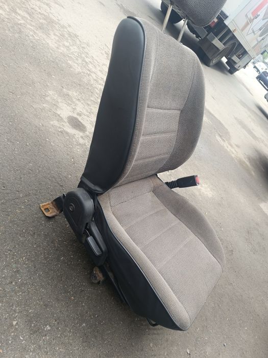 Сиденье пассажирское Mazda 323 bf