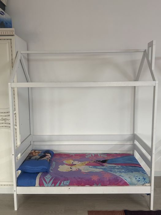 Кровать детский домик продам