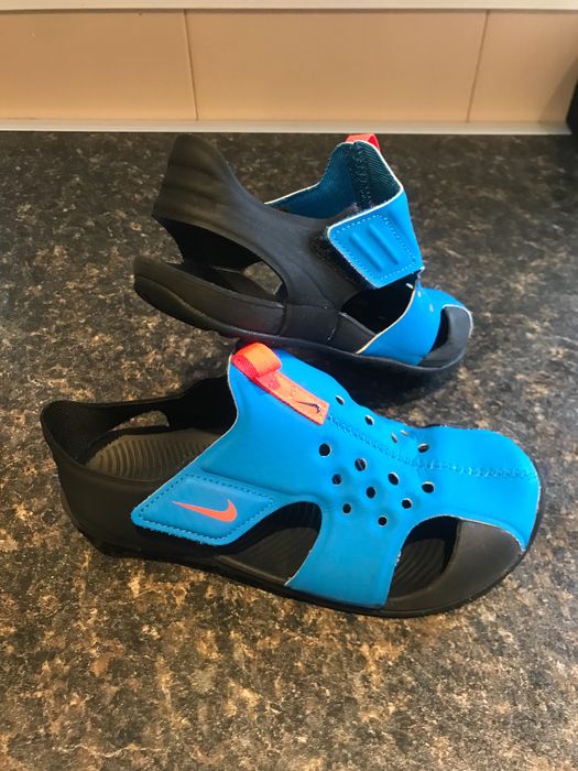 Детски дънки,панталони 15лв.и сандали 20 лв.