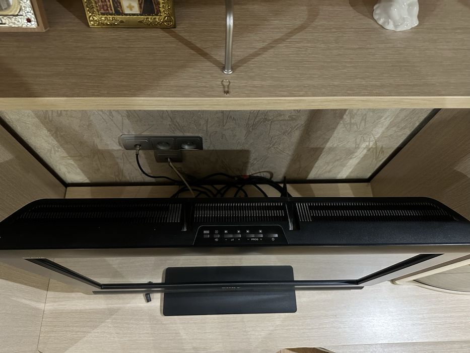 SONY® model NO. KDL-32L4000