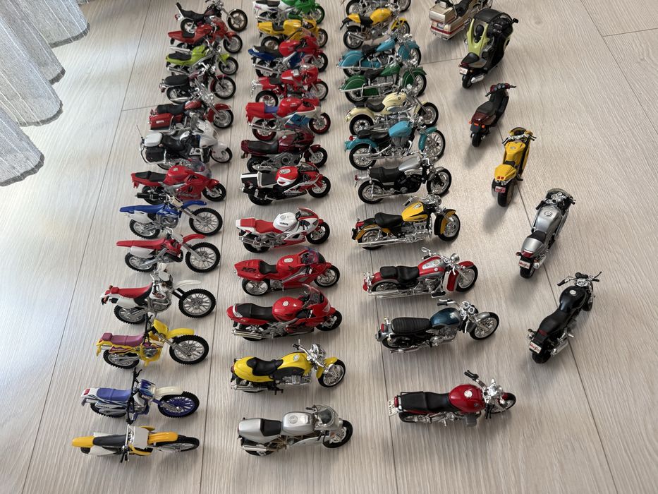 Lot Machete MAISTO - Motociclete 1:18  (Honda,Yamaha,Bmw,Suzuki,Harkey,Ducati)