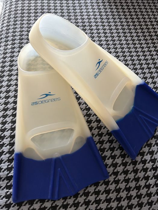 Продам ласты для бассейна