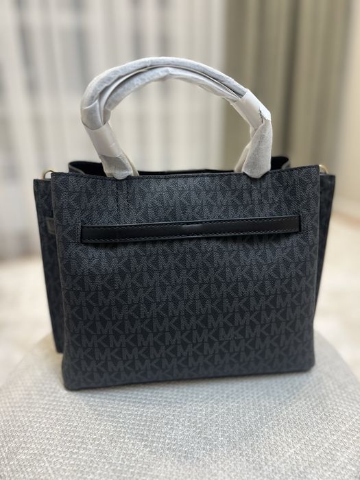 Продам новую сумку от Michael Kors.