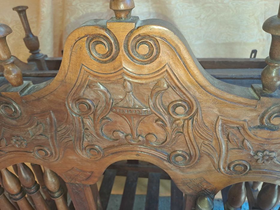 dulap vechi frantuzesc secol 18 - 19 lemn nuc