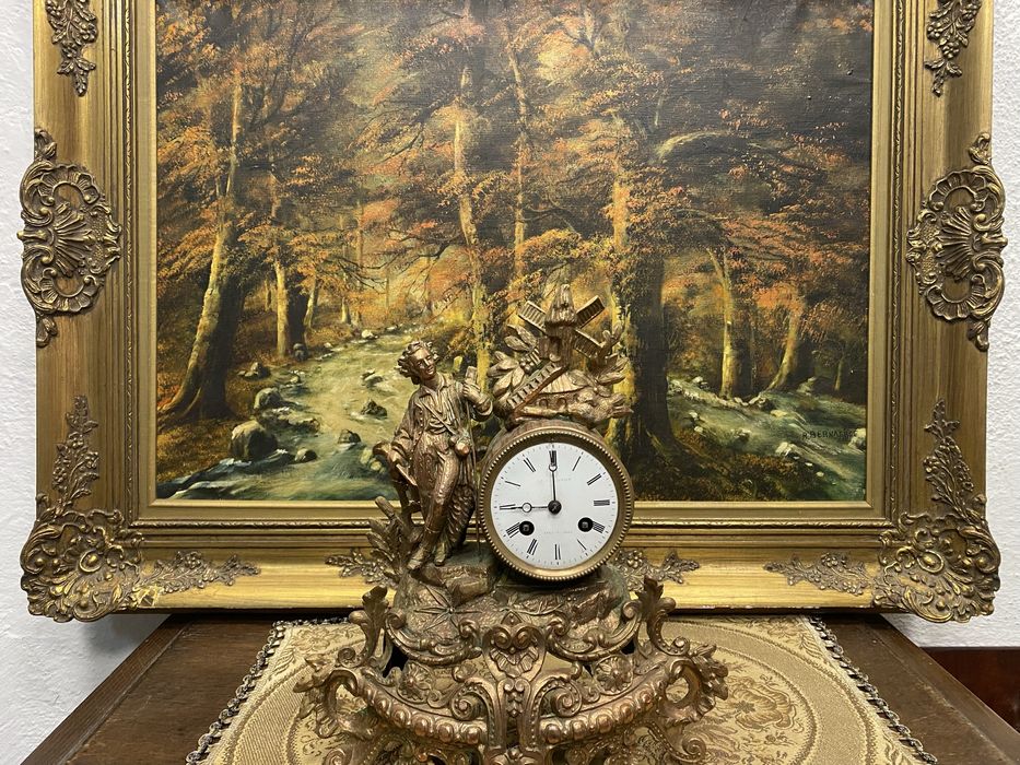 Френски настолен часовник с фигурална композиция от бронз каминен