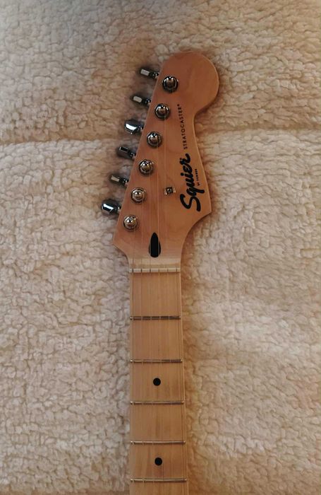 Squier Stratocaster + Eric Clapton Mid Boost kit