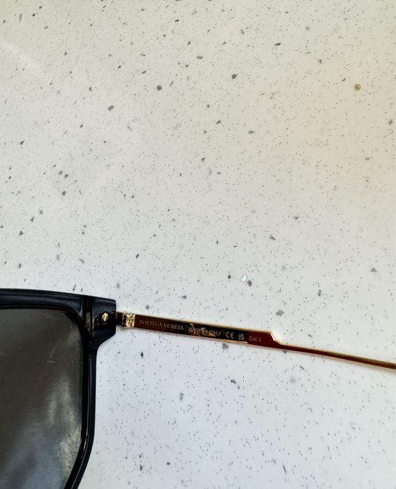 Оригинални дамски сльнчеви очила BOTTEGA VENETA BV1083SA-001