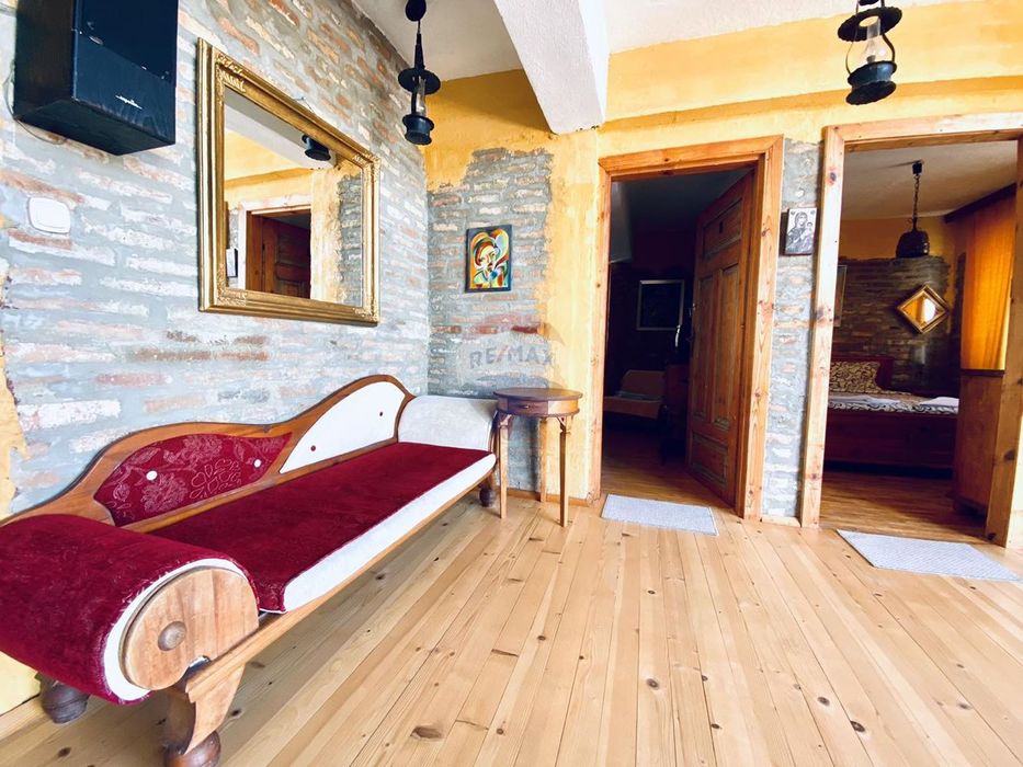 Бизнес имот - къща в артистичен стил, гр.Балчик