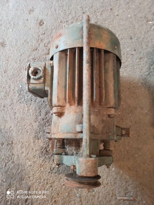 Ел. Двигател може би е от шевна машина