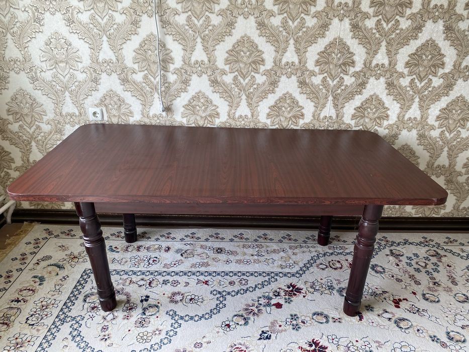 Стол для кухни.