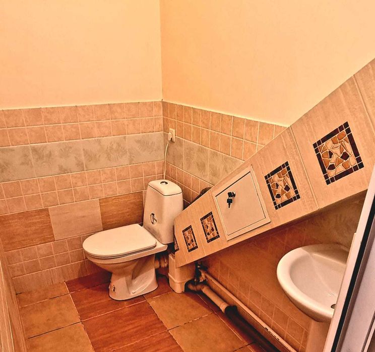 Продаётся цокольный этаж в элитном доме по улице Есет Батыра