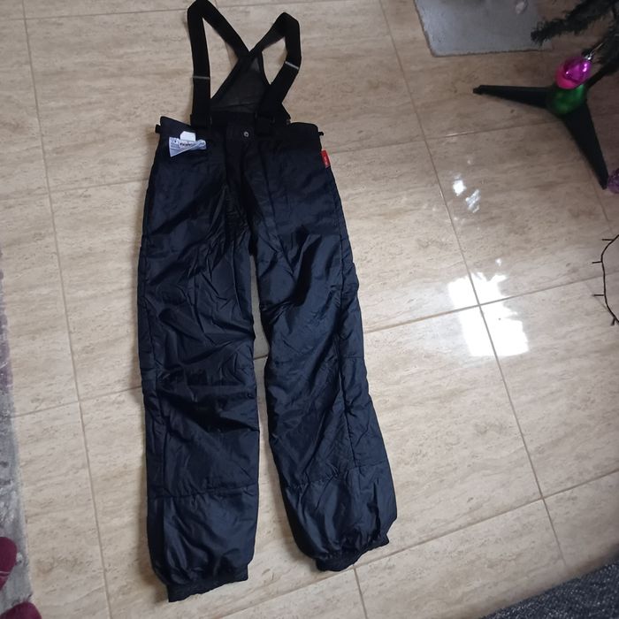 Costum schi 158 cm.Folosit ca nou,fără defecte