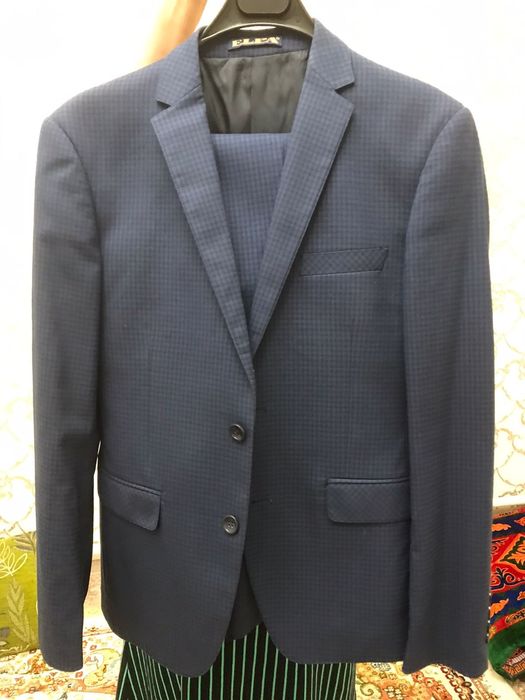 Продам костюм 46