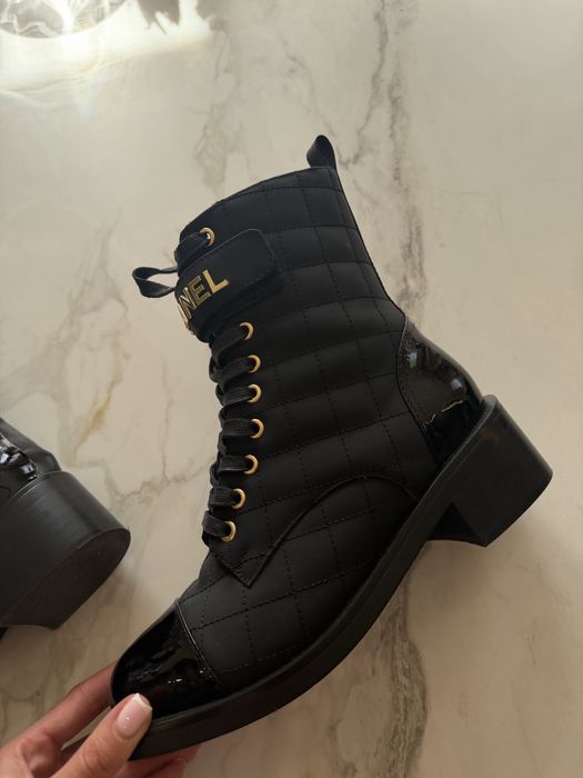 Боти Chanel          .