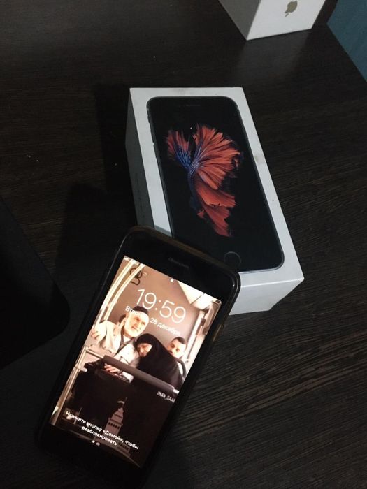 Продам iphone 6s срочно