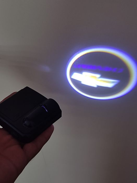 Chevrolet logo proyektor mashina eshigi uchun