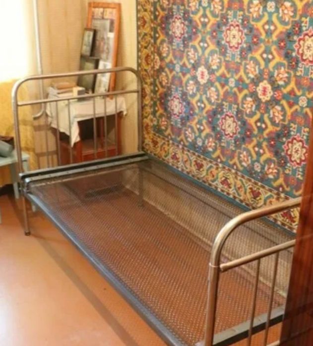 Продам кровать на панцирной сетке