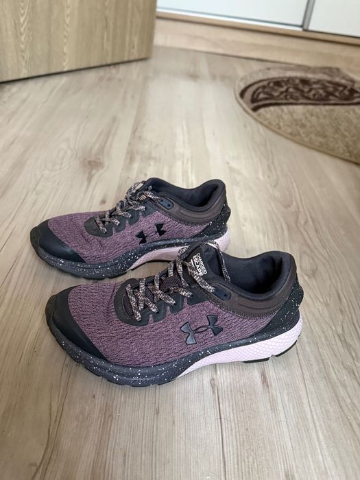 Vând adidași under armour mărimea 36.5