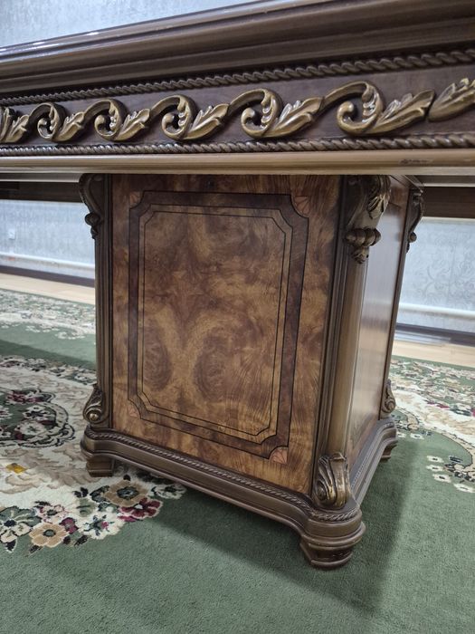 Стол для гостиной