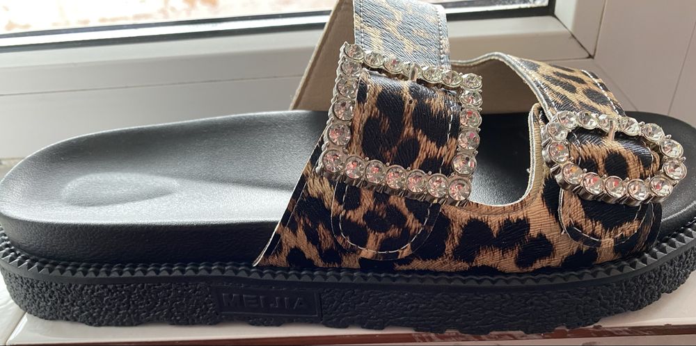 Vand papuci de femei cu imprimeu