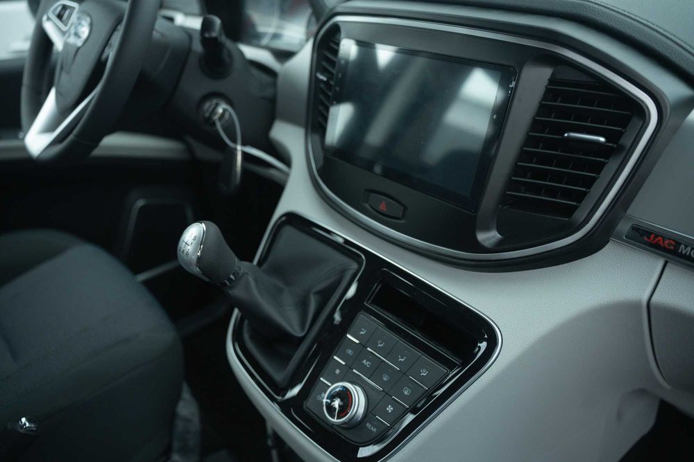 Продам минивэн JAC M4 6+1
