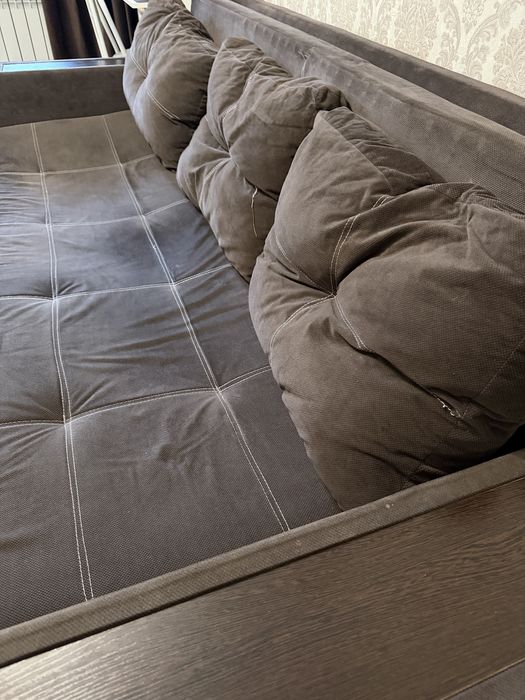 Раскладной диван.