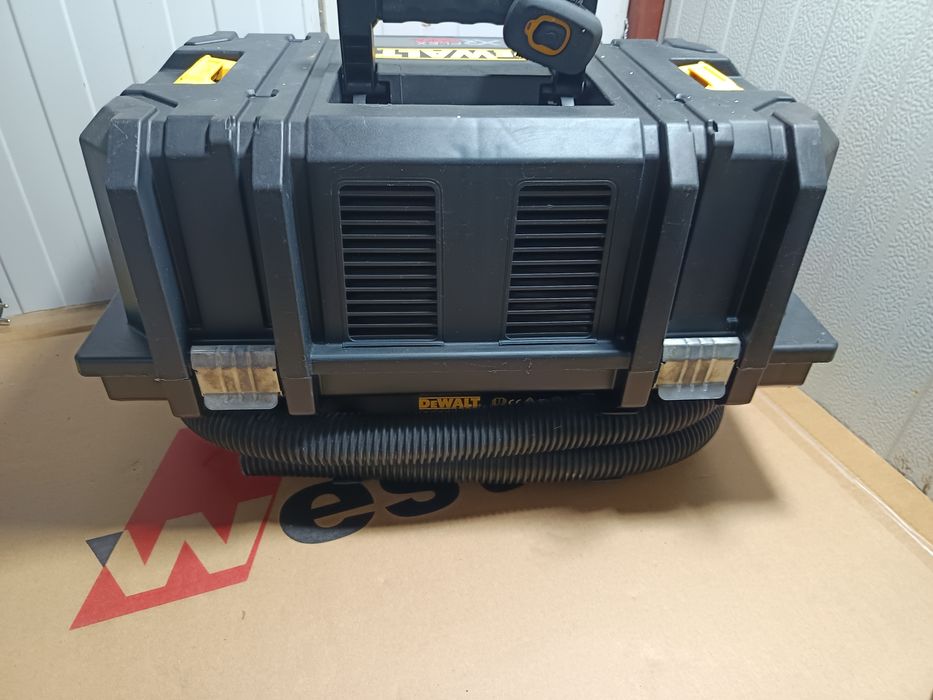 Aspirator Dewalt 54v și dispozitiv cu bluetooth