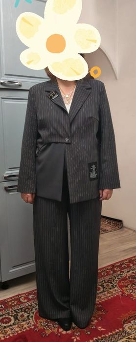 Костюм сатамын . Өте тамаша.