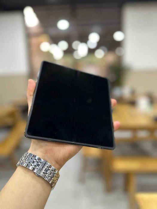 Продам свой  Honor Magic V2