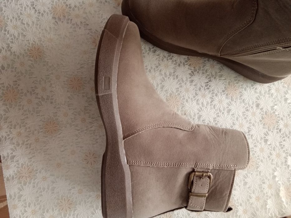 Продам  женские ботиночки