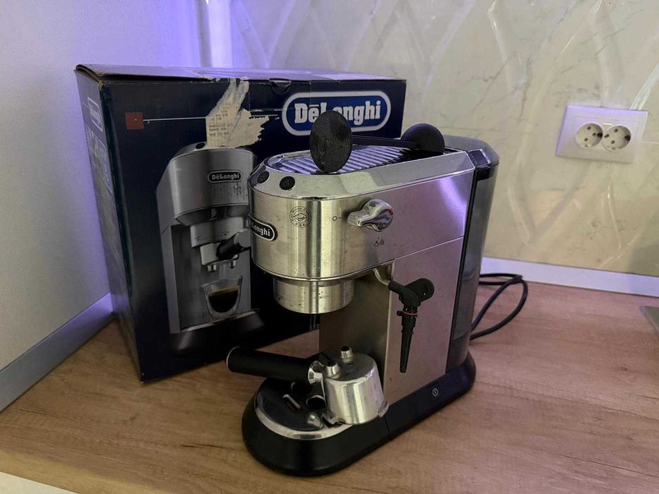 Espressor manual De’Longhi Dedica Style EC 685.M - Argintiu