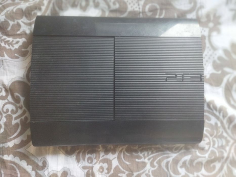 Sony ps3 sotiladi 4 joystik