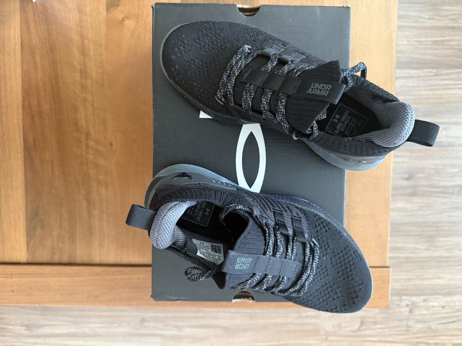 Adidasi Under Armour