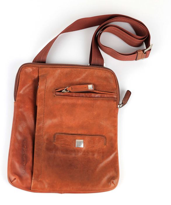 Нова разкошна мъжка кожена чанта на италианската марка Piquadro.