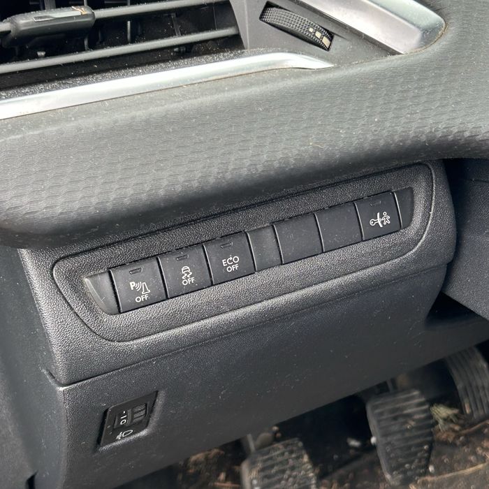 На части! 2015 Peugeot 2008 1.6hdi пежо 2008