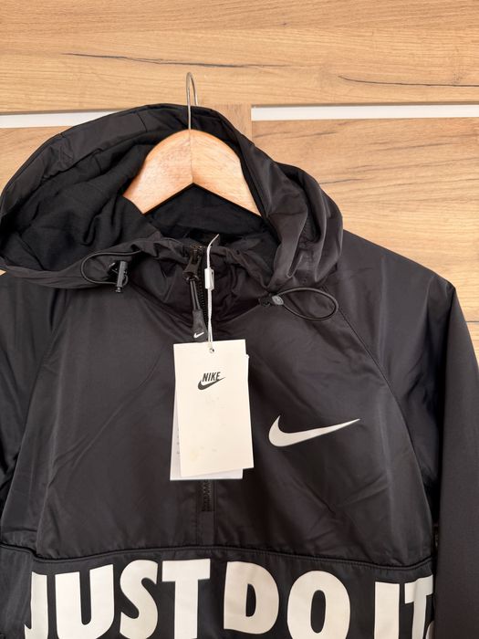 Разкошно яке/ветровка Nike