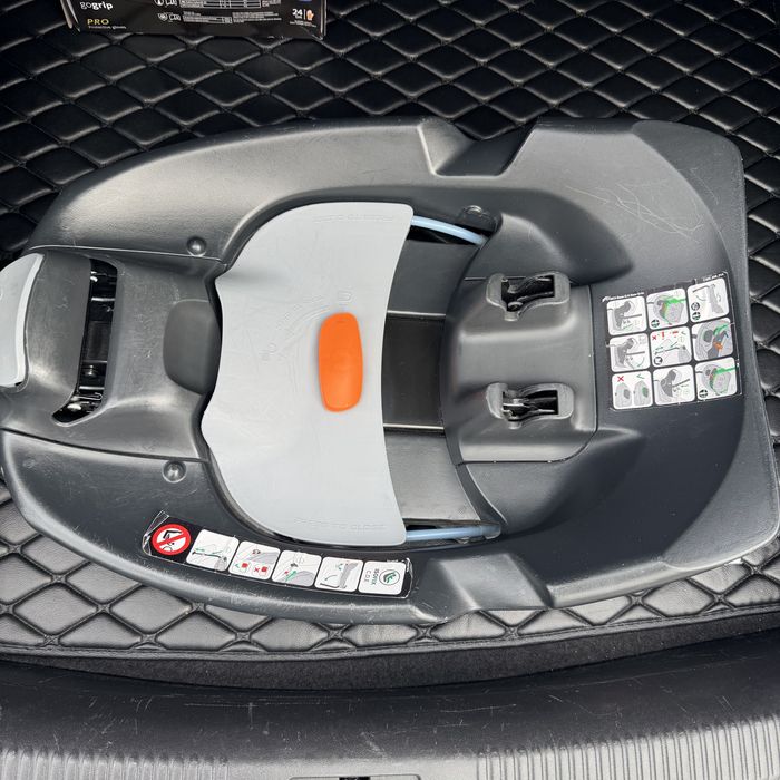 Vand scoica Cybex,Maxi Cosi,ambele cu baza isofix