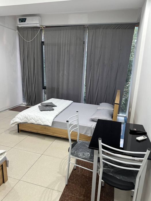 Bez zaks Hotel TJJ mehmonxonasi