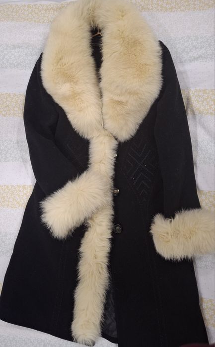 Palto sotiladi, sifatli va juda chiroyli .