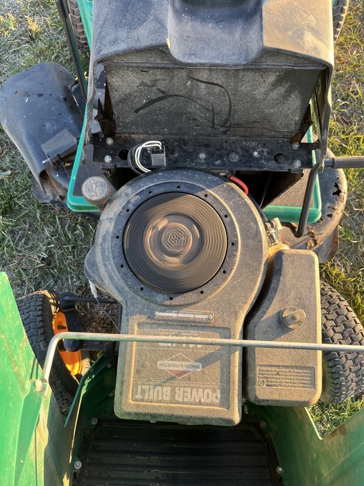 Tractoras tuns iarba