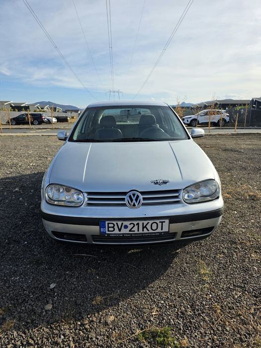 Vând VW Golf 4 1.6 benzină – 1.100 €