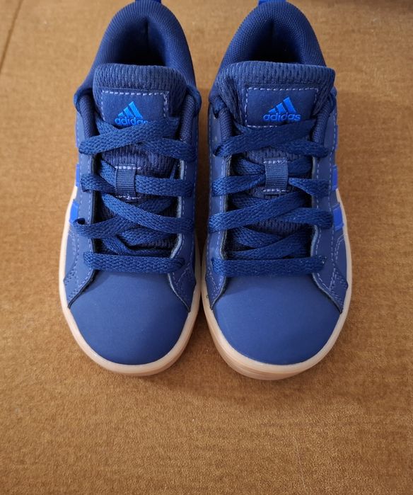 Adidași mărimea 28